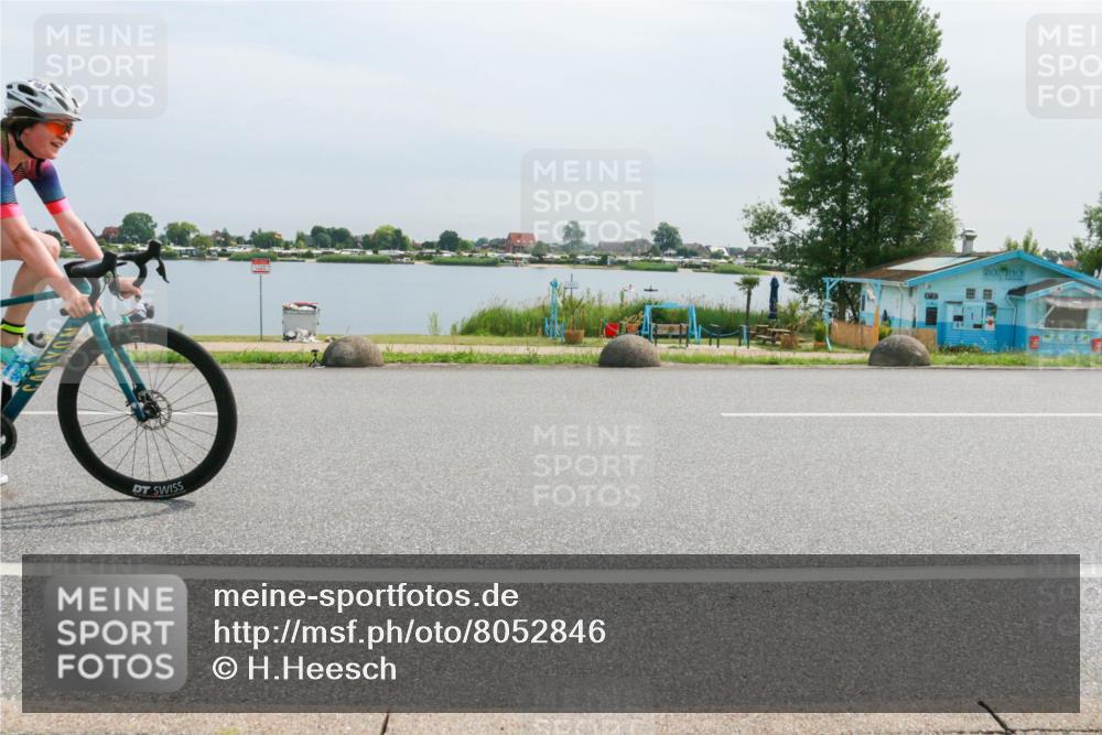 15.06.2025 - 27. Vierlanden-Triathlon H.Heesch http://msf.ph/oto/8052846 15.06.2025 11:01:19 Radfahren 484, 501 meine-sportfotos.de