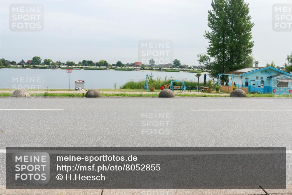 15.06.2025 - 27. Vierlanden-Triathlon H.Heesch http://msf.ph/oto/8052855 15.06.2025 11:01:22 Radfahren 484, 501 meine-sportfotos.de