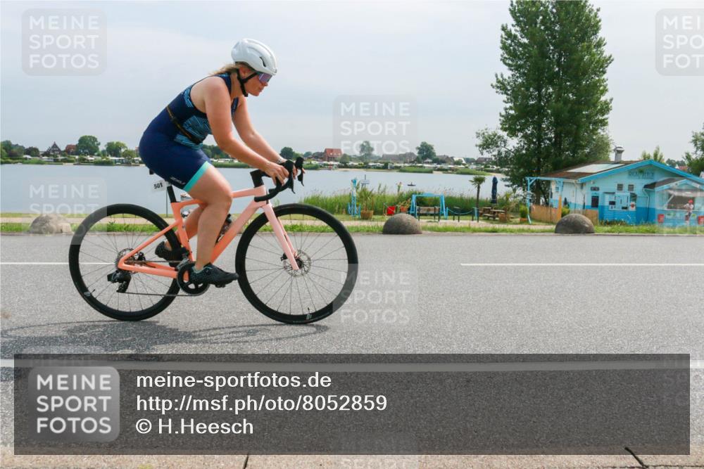 15.06.2025 - 27. Vierlanden-Triathlon H.Heesch http://msf.ph/oto/8052859 15.06.2025 11:01:24 Radfahren 501, 542, 644 meine-sportfotos.de