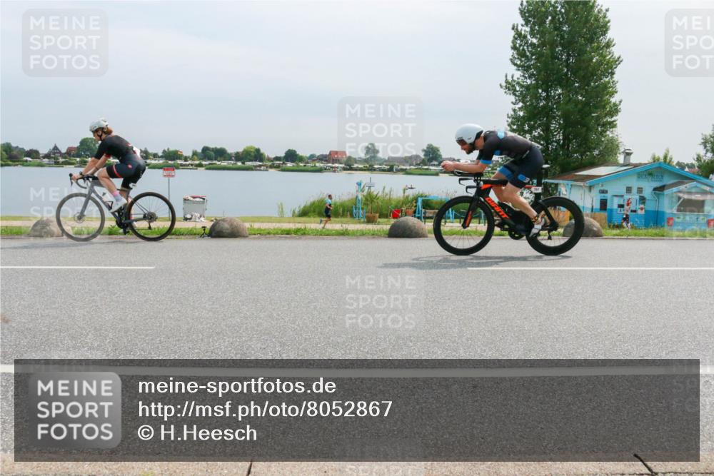 15.06.2025 - 27. Vierlanden-Triathlon H.Heesch http://msf.ph/oto/8052867 15.06.2025 11:01:28 Radfahren 100, 201, 542, 644, 757 meine-sportfotos.de