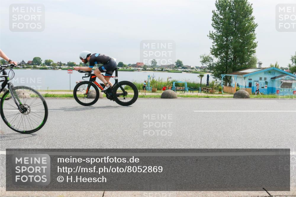 15.06.2025 - 27. Vierlanden-Triathlon H.Heesch http://msf.ph/oto/8052869 15.06.2025 11:01:28 Radfahren 100, 201, 542, 644, 757 meine-sportfotos.de