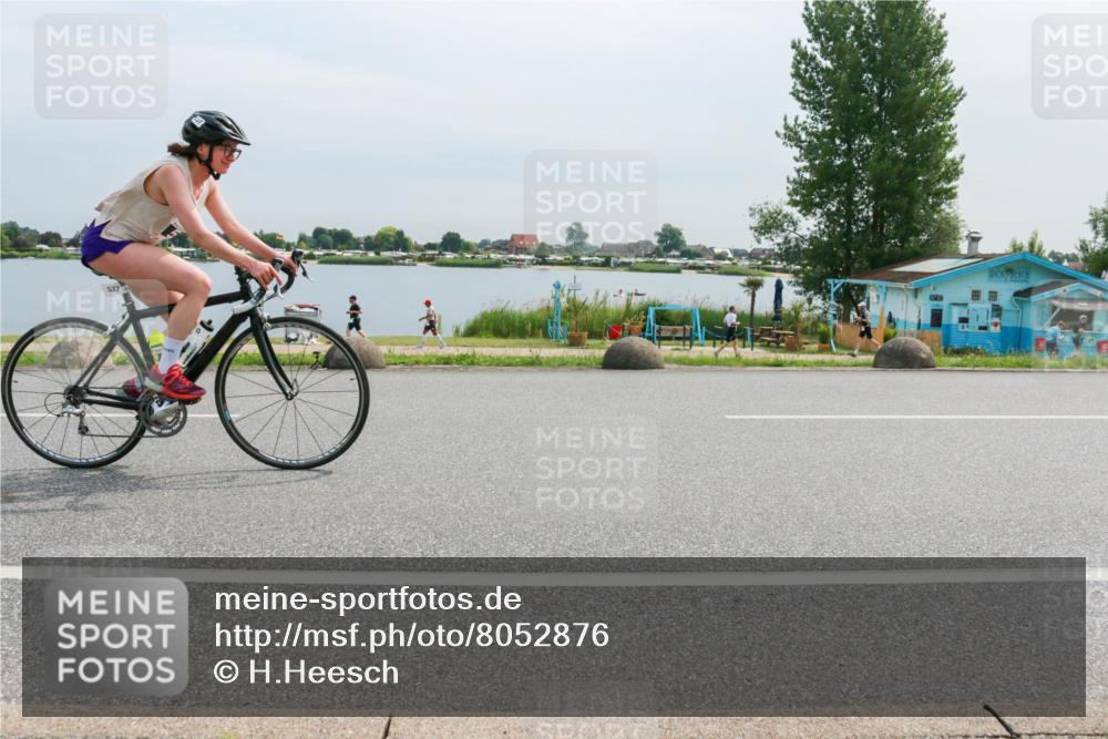 15.06.2025 - 27. Vierlanden-Triathlon H.Heesch http://msf.ph/oto/8052876 15.06.2025 11:01:43 Radfahren 90, 537 meine-sportfotos.de