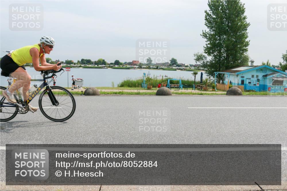 15.06.2025 - 27. Vierlanden-Triathlon H.Heesch http://msf.ph/oto/8052884 15.06.2025 11:01:48 Radfahren 90, 239, 584, 614 meine-sportfotos.de