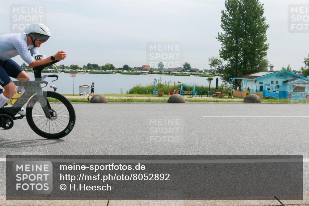15.06.2025 - 27. Vierlanden-Triathlon H.Heesch http://msf.ph/oto/8052892 15.06.2025 11:01:51 Radfahren 32, 90, 239, 584, 614 meine-sportfotos.de