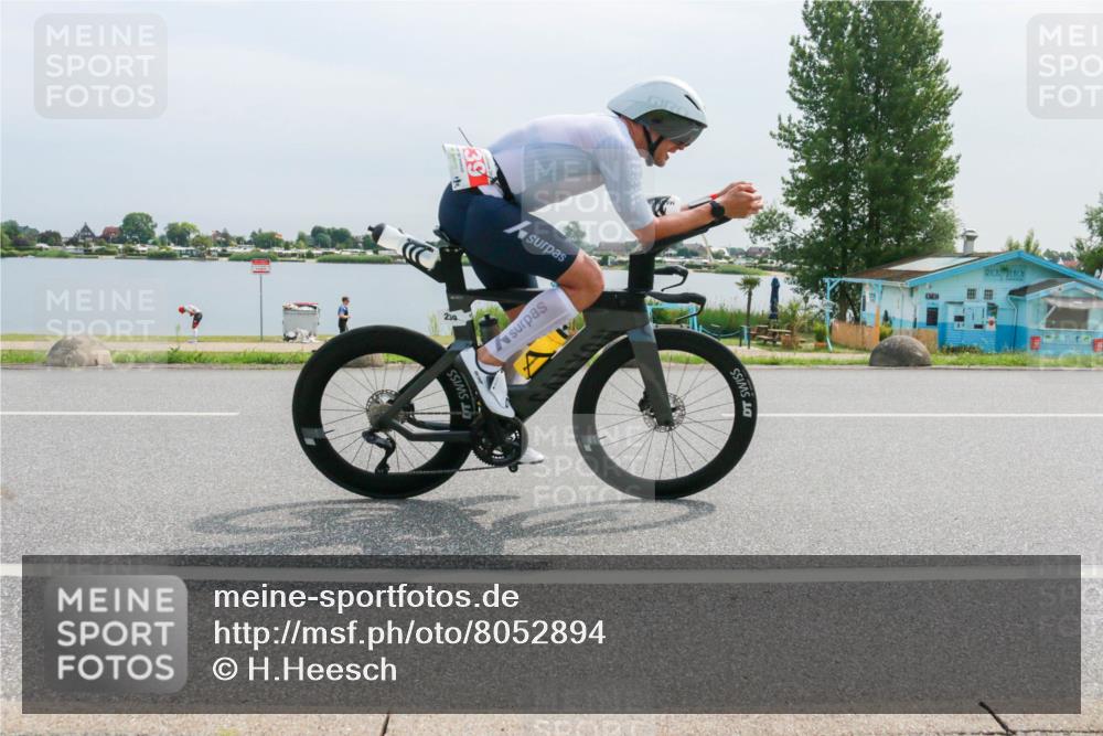 15.06.2025 - 27. Vierlanden-Triathlon H.Heesch http://msf.ph/oto/8052894 15.06.2025 11:01:51 Radfahren 32, 90, 239, 584, 614 meine-sportfotos.de