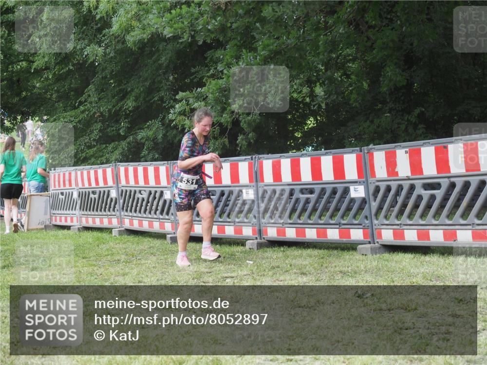 21.06.2025 - 27. Vierlanden-Triathlon KatJ http://msf.ph/oto/8052897 15.06.2025 12:12:35 Ziel 531 meine-sportfotos.de