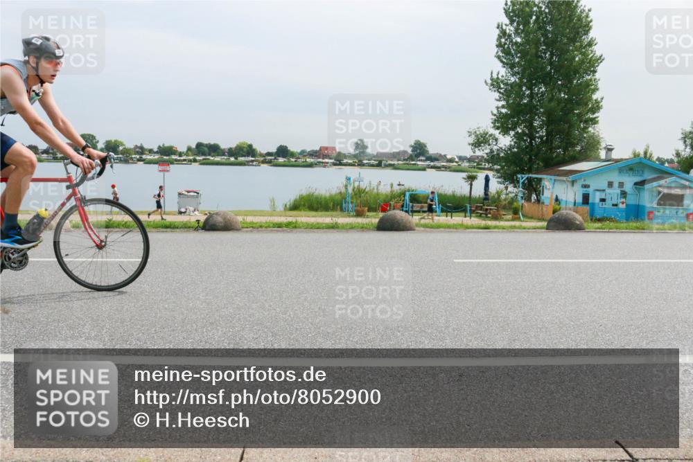 15.06.2025 - 27. Vierlanden-Triathlon H.Heesch http://msf.ph/oto/8052900 15.06.2025 11:01:55 Radfahren 32, 221, 239 meine-sportfotos.de