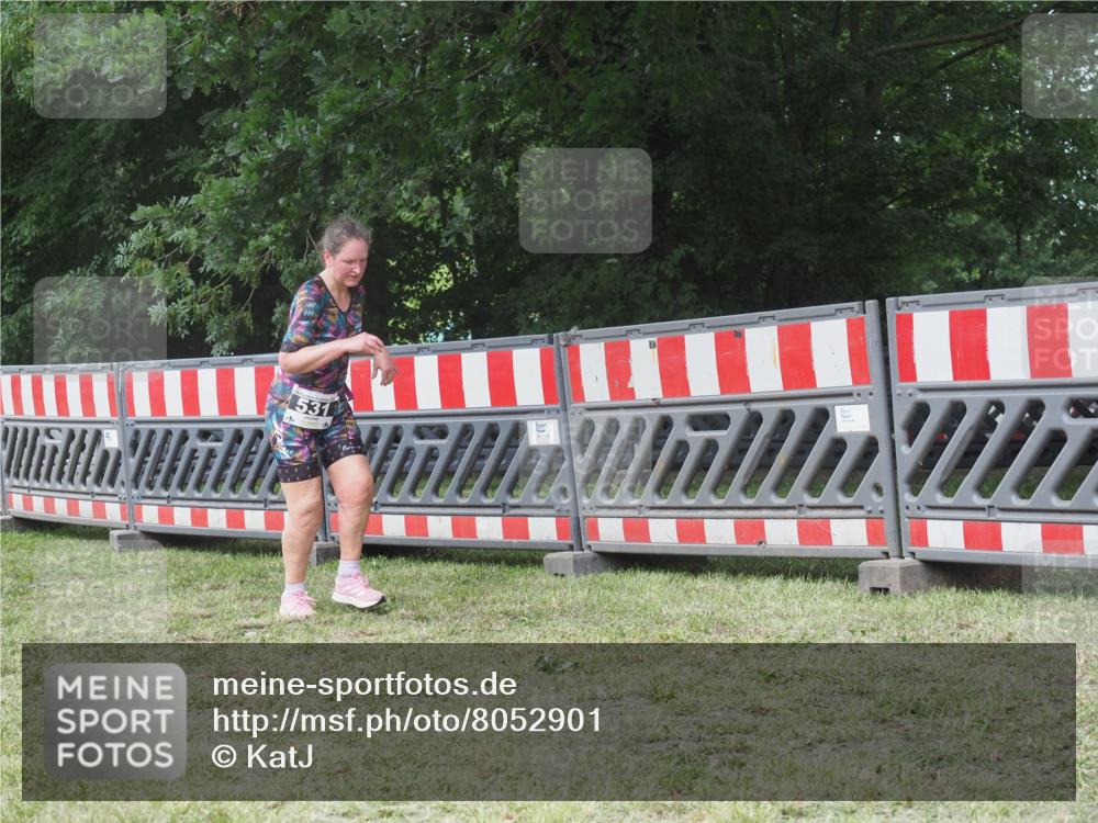 21.06.2025 - 27. Vierlanden-Triathlon KatJ http://msf.ph/oto/8052901 15.06.2025 12:12:36 Ziel 531 meine-sportfotos.de