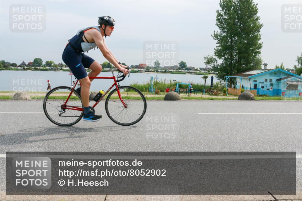 15.06.2025 - 27. Vierlanden-Triathlon H.Heesch http://msf.ph/oto/8052902 15.06.2025 11:01:55 Radfahren 32, 221, 239 meine-sportfotos.de