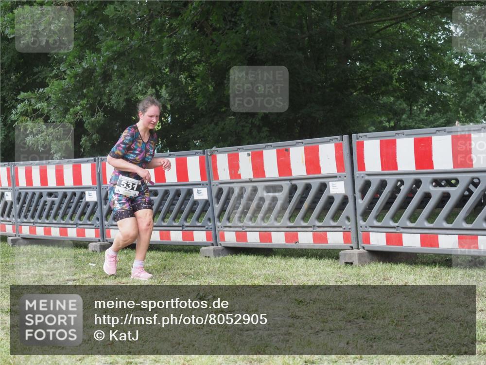21.06.2025 - 27. Vierlanden-Triathlon KatJ http://msf.ph/oto/8052905 15.06.2025 12:12:36 Ziel 531 meine-sportfotos.de
