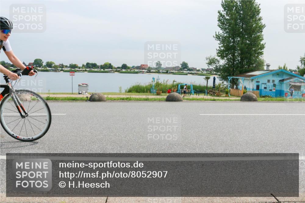 15.06.2025 - 27. Vierlanden-Triathlon H.Heesch http://msf.ph/oto/8052907 15.06.2025 11:02:00 Radfahren 221, 238, 567 meine-sportfotos.de