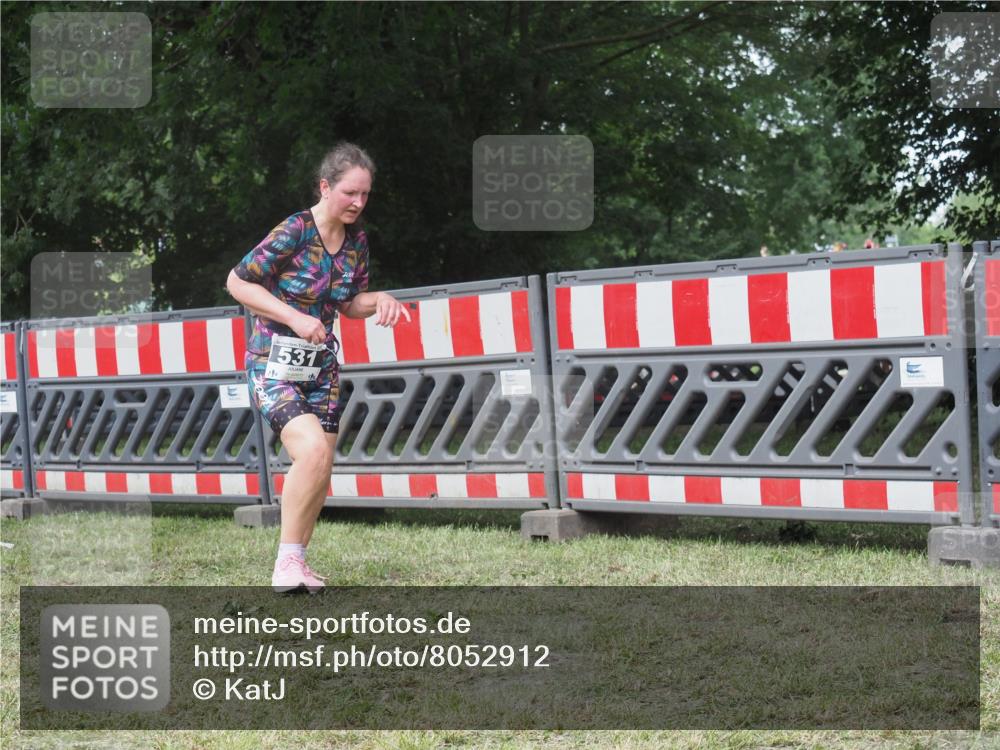 21.06.2025 - 27. Vierlanden-Triathlon KatJ http://msf.ph/oto/8052912 15.06.2025 12:12:37 Ziel 531 meine-sportfotos.de