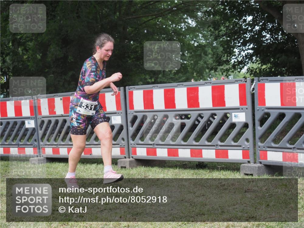 21.06.2025 - 27. Vierlanden-Triathlon KatJ http://msf.ph/oto/8052918 15.06.2025 12:12:37 Ziel 531 meine-sportfotos.de
