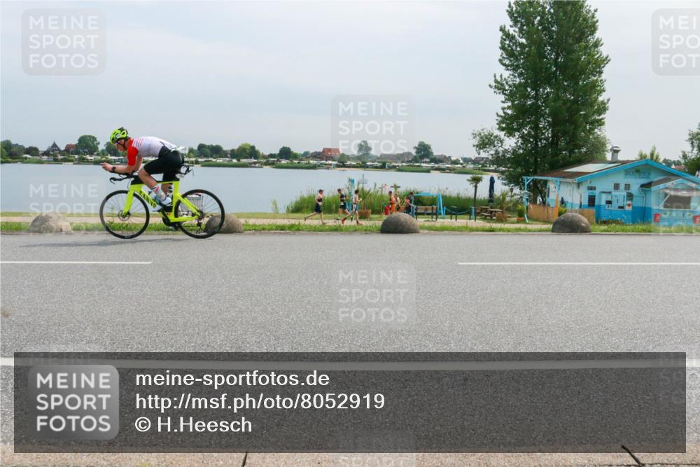 15.06.2025 - 27. Vierlanden-Triathlon H.Heesch http://msf.ph/oto/8052919 15.06.2025 11:02:14 Radfahren 125, 620, 713, 749 meine-sportfotos.de