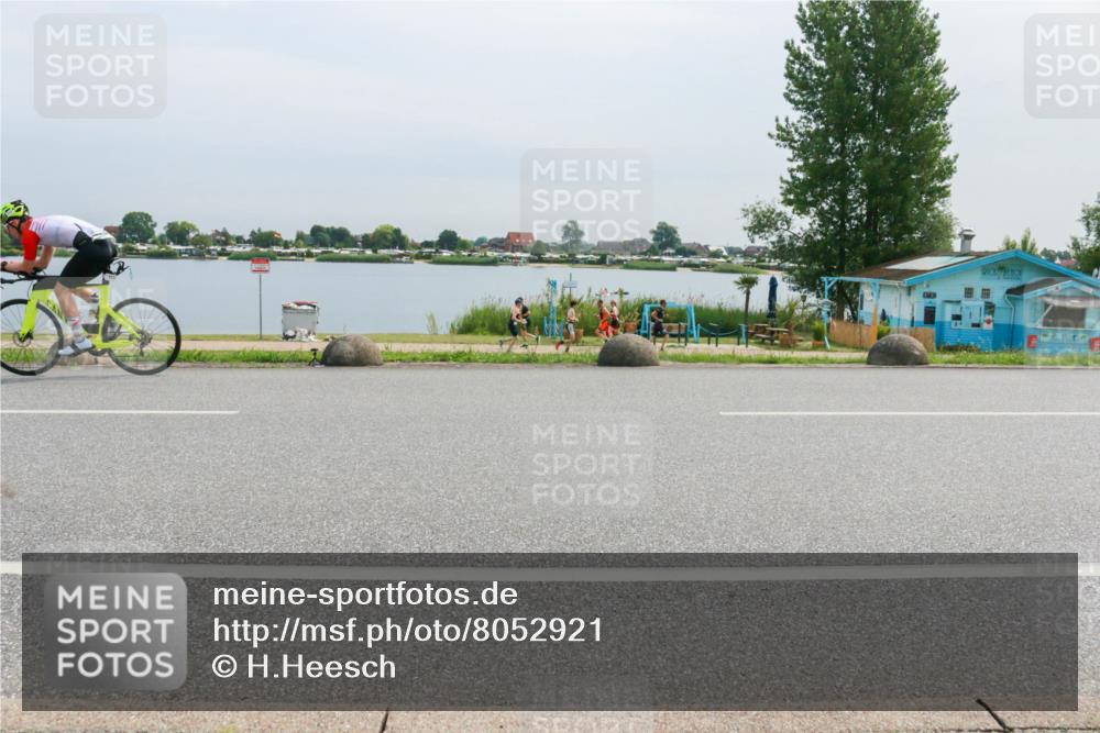 15.06.2025 - 27. Vierlanden-Triathlon H.Heesch http://msf.ph/oto/8052921 15.06.2025 11:02:14 Radfahren 125, 620, 713, 749 meine-sportfotos.de