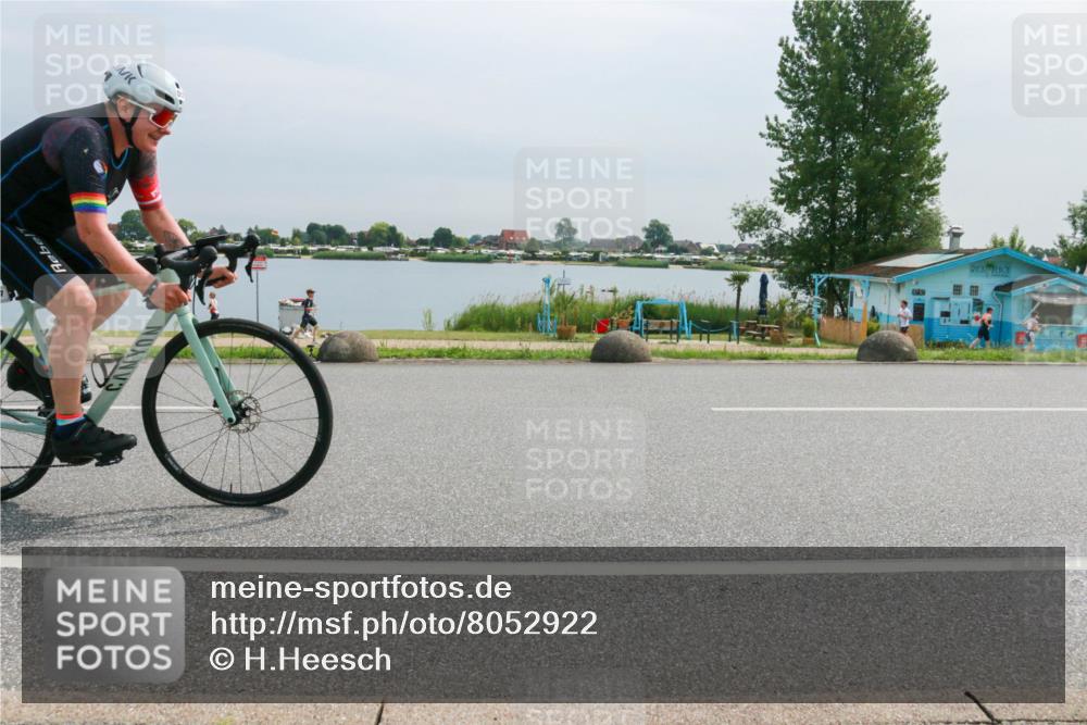 15.06.2025 - 27. Vierlanden-Triathlon H.Heesch http://msf.ph/oto/8052922 15.06.2025 11:02:19 Radfahren 104, 557, 713 meine-sportfotos.de