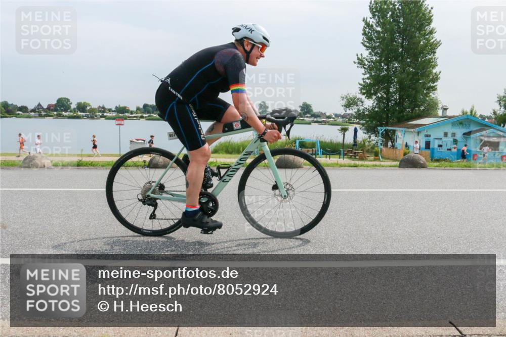 15.06.2025 - 27. Vierlanden-Triathlon H.Heesch http://msf.ph/oto/8052924 15.06.2025 11:02:19 Radfahren 104, 557, 713 meine-sportfotos.de