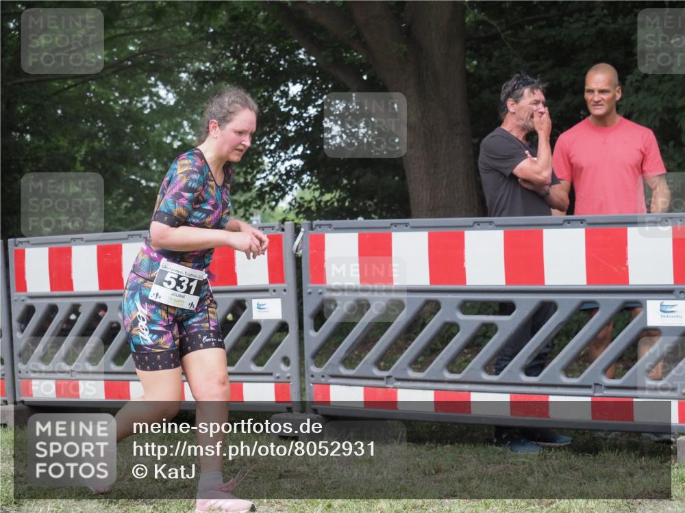 21.06.2025 - 27. Vierlanden-Triathlon KatJ http://msf.ph/oto/8052931 15.06.2025 12:12:38 Ziel 531 meine-sportfotos.de