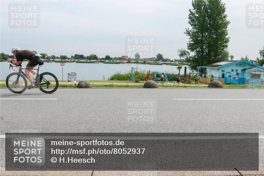 15.06.2025 - 27. Vierlanden-Triathlon H.Heesch http://msf.ph/oto/8052937 15.06.2025 11:02:38 Radfahren 771 meine-sportfotos.de