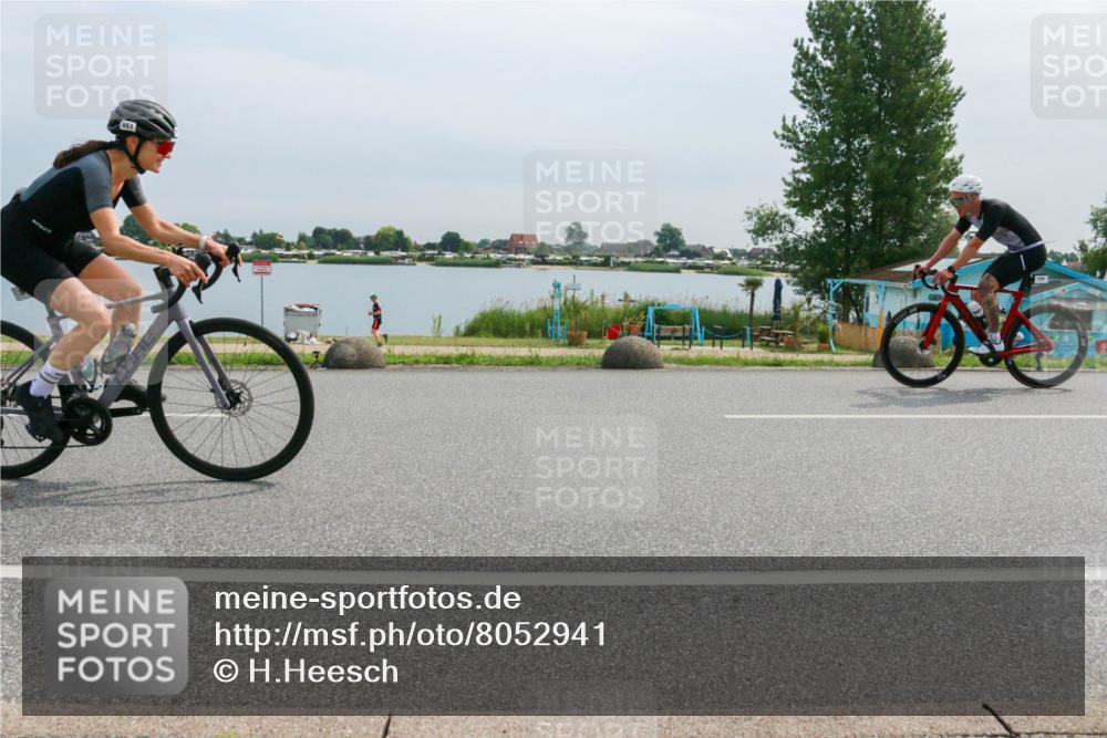15.06.2025 - 27. Vierlanden-Triathlon H.Heesch http://msf.ph/oto/8052941 15.06.2025 11:02:41 Radfahren 522, 529, 735, 771 meine-sportfotos.de