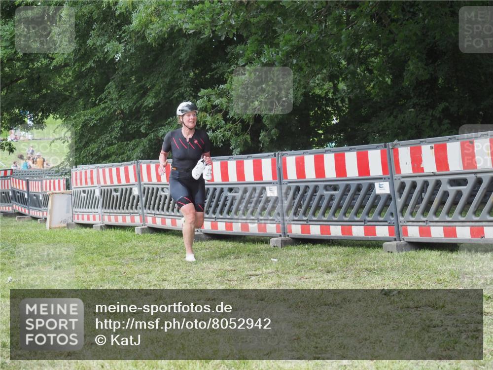 21.06.2025 - 27. Vierlanden-Triathlon KatJ http://msf.ph/oto/8052942 15.06.2025 12:13:01 Ziel 252 meine-sportfotos.de