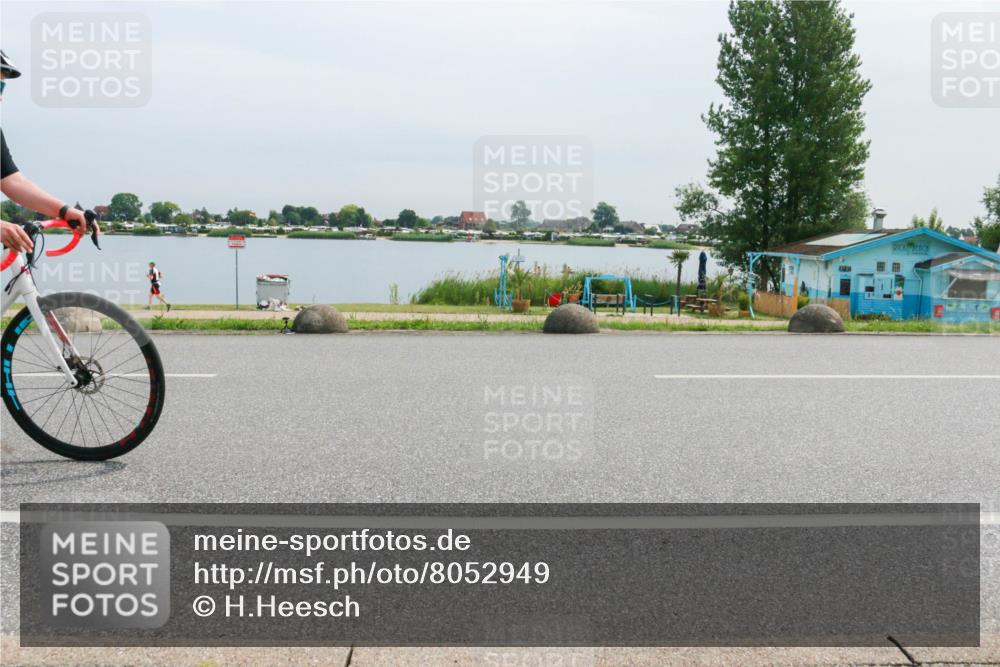 15.06.2025 - 27. Vierlanden-Triathlon H.Heesch http://msf.ph/oto/8052949 15.06.2025 11:02:43 Radfahren 522, 529, 735, 771 meine-sportfotos.de