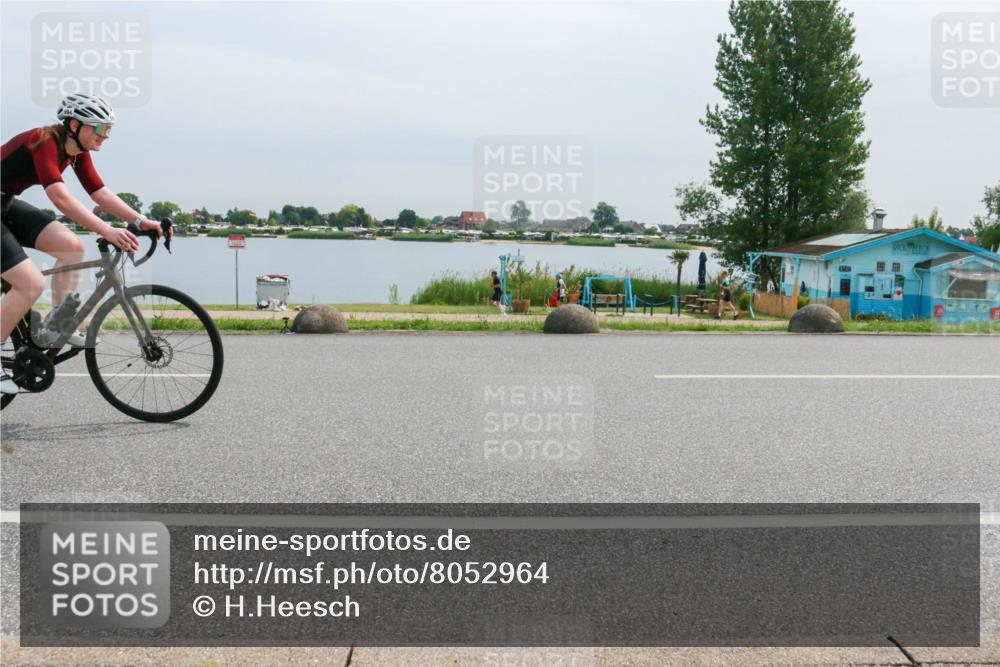 15.06.2025 - 27. Vierlanden-Triathlon H.Heesch http://msf.ph/oto/8052964 15.06.2025 11:02:50 Radfahren 493, 510, 519, 532, 594, 628, 634, 639, 725 meine-sportfotos.de