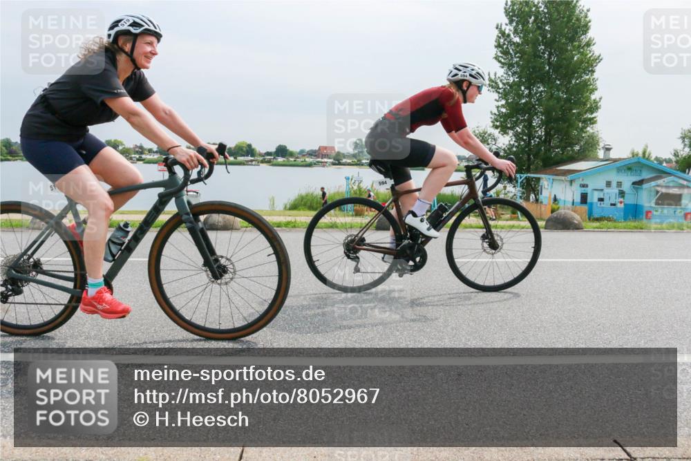 15.06.2025 - 27. Vierlanden-Triathlon H.Heesch http://msf.ph/oto/8052967 15.06.2025 11:02:50 Radfahren 493, 510, 519, 532, 594, 628, 634, 639, 725 meine-sportfotos.de