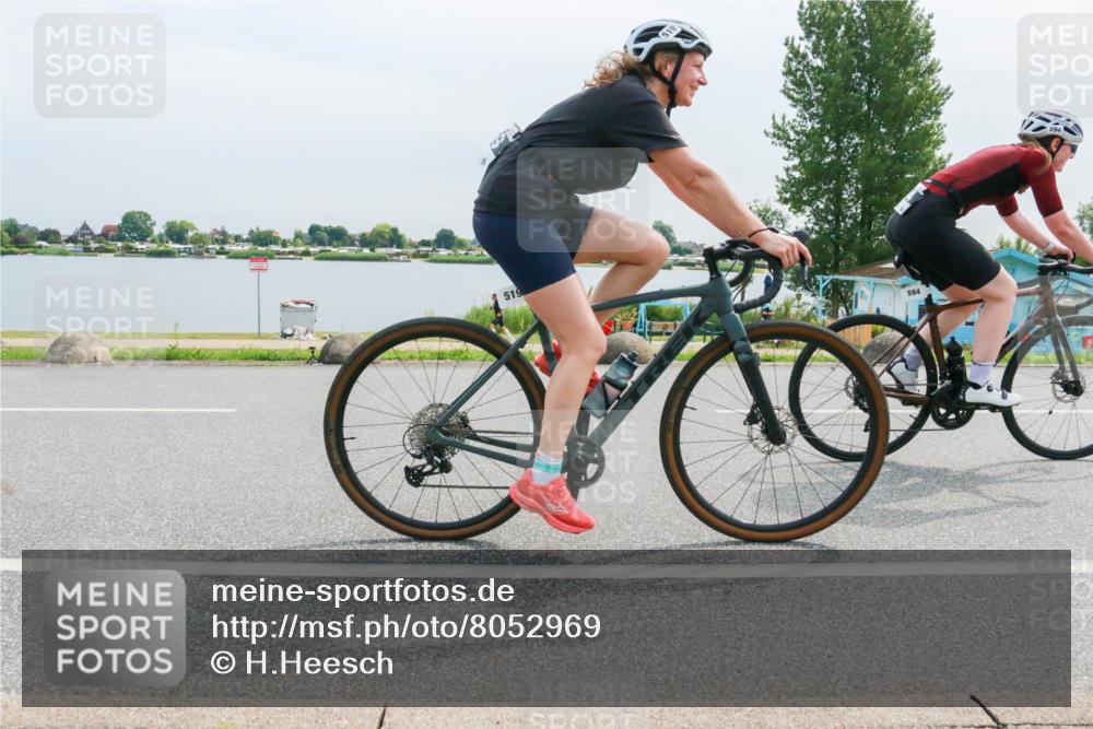 15.06.2025 - 27. Vierlanden-Triathlon H.Heesch http://msf.ph/oto/8052969 15.06.2025 11:02:50 Radfahren 493, 510, 519, 532, 594, 628, 634, 639, 725 meine-sportfotos.de