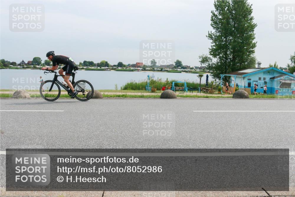 15.06.2025 - 27. Vierlanden-Triathlon H.Heesch http://msf.ph/oto/8052986 15.06.2025 11:02:59 Radfahren 49, 626, 712, 736 meine-sportfotos.de