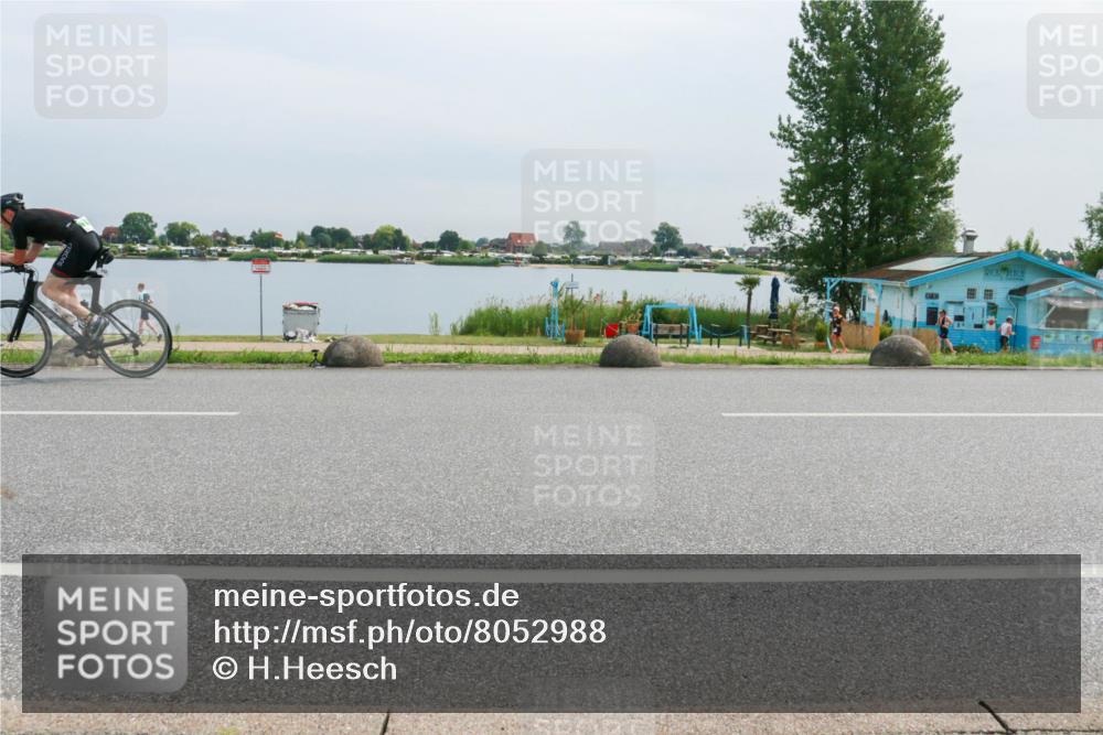 15.06.2025 - 27. Vierlanden-Triathlon H.Heesch http://msf.ph/oto/8052988 15.06.2025 11:02:59 Radfahren 49, 626, 712, 736 meine-sportfotos.de