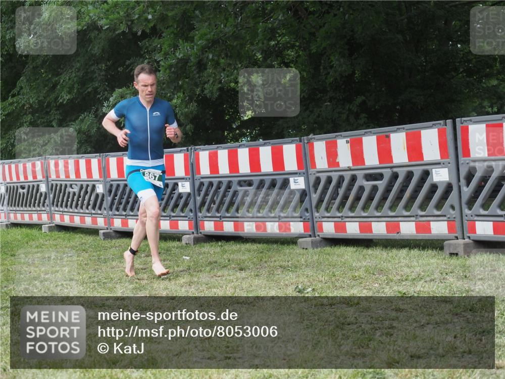 21.06.2025 - 27. Vierlanden-Triathlon KatJ http://msf.ph/oto/8053006 15.06.2025 12:13:17 Ziel 251, 867, 869 meine-sportfotos.de