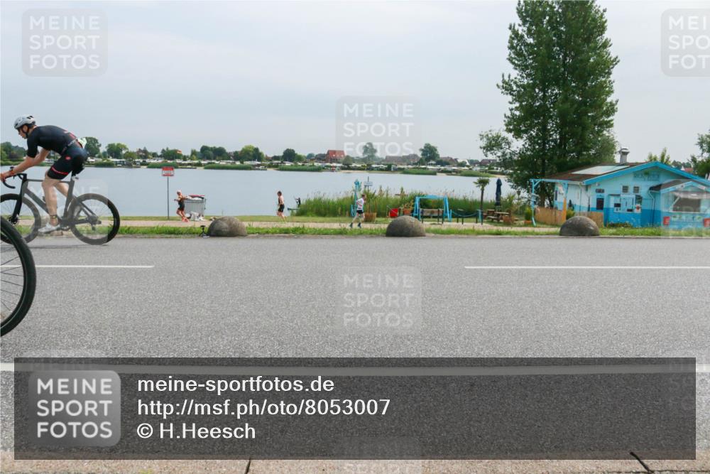 15.06.2025 - 27. Vierlanden-Triathlon H.Heesch http://msf.ph/oto/8053007 15.06.2025 11:03:05 Radfahren 49, 604, 626, 712, 736, 761 meine-sportfotos.de