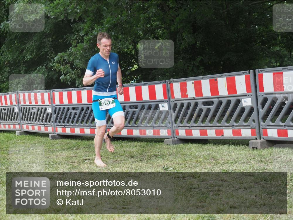 21.06.2025 - 27. Vierlanden-Triathlon KatJ http://msf.ph/oto/8053010 15.06.2025 12:13:17 Ziel 251, 867, 869 meine-sportfotos.de