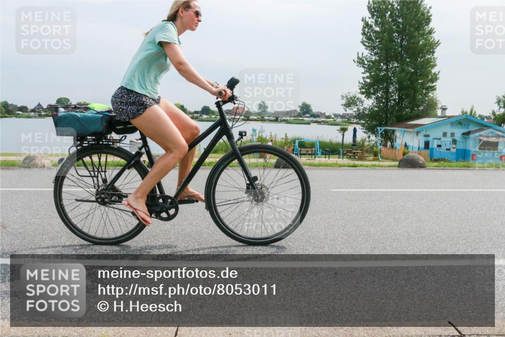 15.06.2025 - 27. Vierlanden-Triathlon H.Heesch http://msf.ph/oto/8053011 15.06.2025 11:03:05 Radfahren 49, 604, 626, 712, 736, 761 meine-sportfotos.de