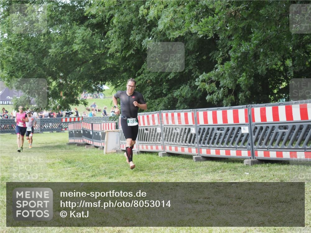 21.06.2025 - 27. Vierlanden-Triathlon KatJ http://msf.ph/oto/8053014 15.06.2025 12:13:19 Ziel 251, 867, 869 meine-sportfotos.de