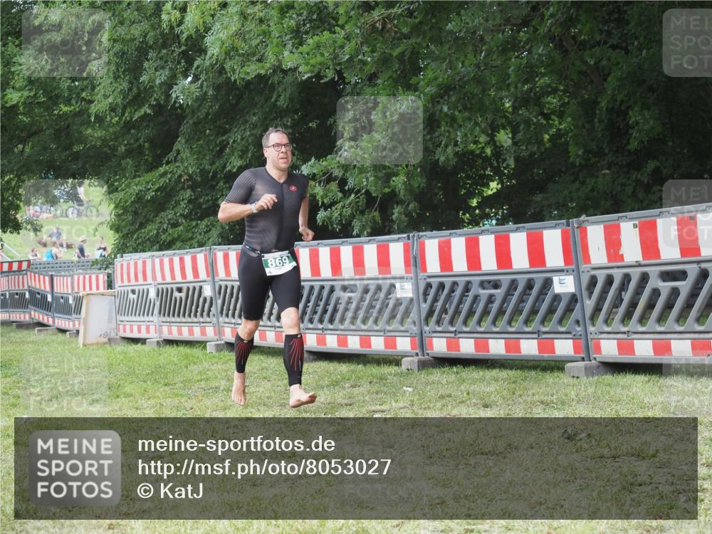 21.06.2025 - 27. Vierlanden-Triathlon KatJ http://msf.ph/oto/8053027 15.06.2025 12:13:21 Ziel 251, 869 meine-sportfotos.de