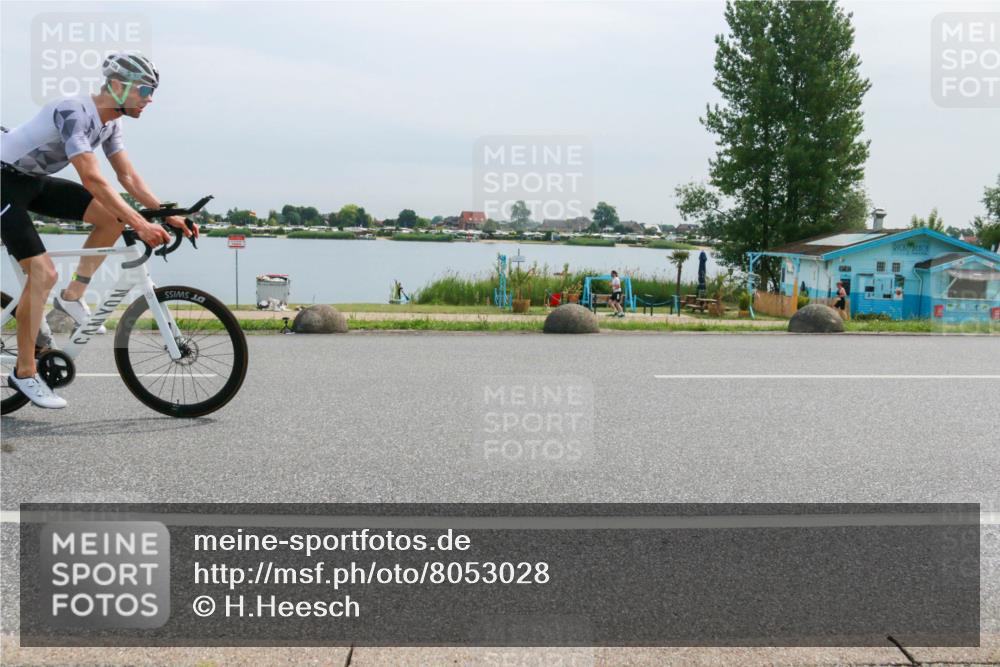 15.06.2025 - 27. Vierlanden-Triathlon H.Heesch http://msf.ph/oto/8053028 15.06.2025 11:03:13 Radfahren 138, 176, 661, 677, 764 meine-sportfotos.de
