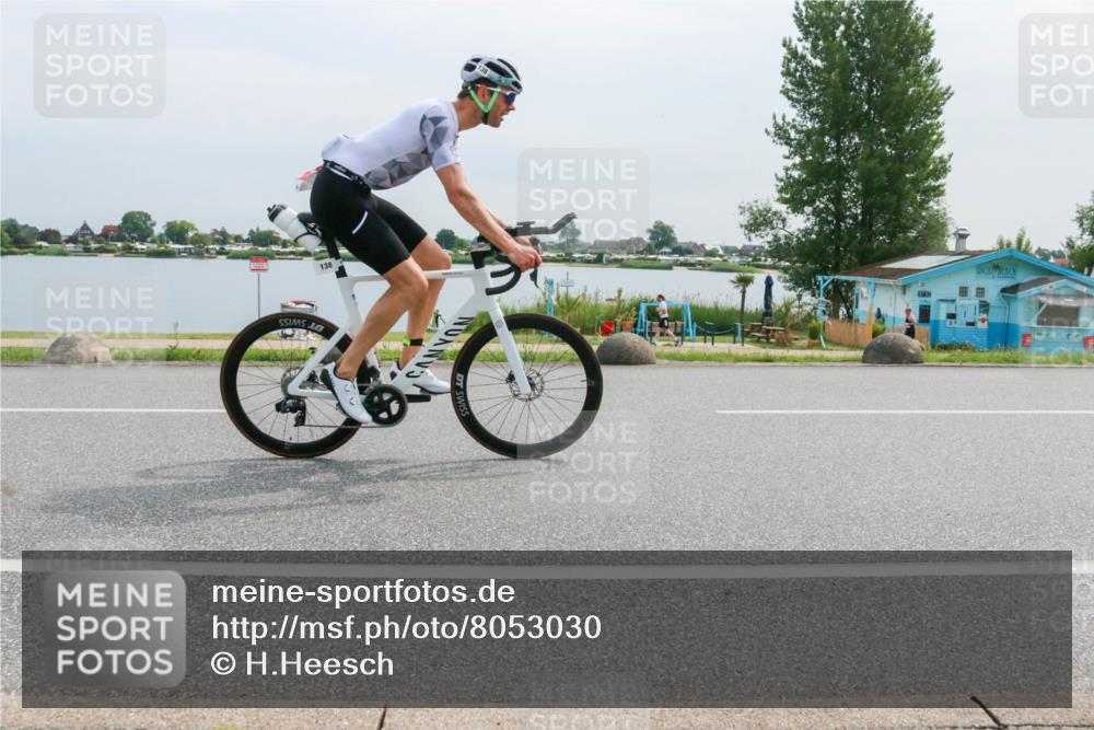 15.06.2025 - 27. Vierlanden-Triathlon H.Heesch http://msf.ph/oto/8053030 15.06.2025 11:03:13 Radfahren 138, 176, 661, 677, 764 meine-sportfotos.de