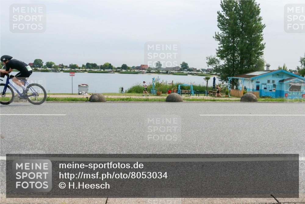 15.06.2025 - 27. Vierlanden-Triathlon H.Heesch http://msf.ph/oto/8053034 15.06.2025 11:03:15 Radfahren 138, 176, 661, 677, 744, 764 meine-sportfotos.de