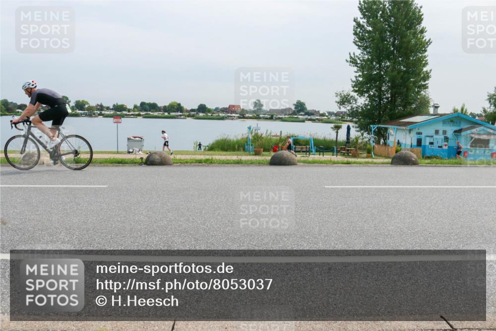 15.06.2025 - 27. Vierlanden-Triathlon H.Heesch http://msf.ph/oto/8053037 15.06.2025 11:03:17 Radfahren 138, 661, 677, 744 meine-sportfotos.de