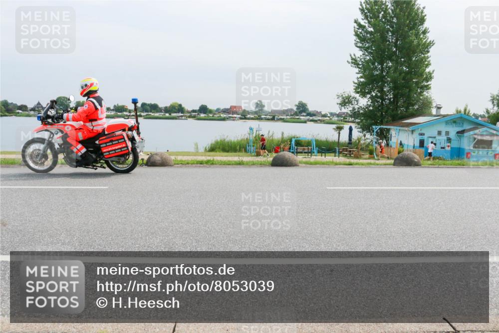 15.06.2025 - 27. Vierlanden-Triathlon H.Heesch http://msf.ph/oto/8053039 15.06.2025 11:03:34 Radfahren 159, 210, 715 meine-sportfotos.de
