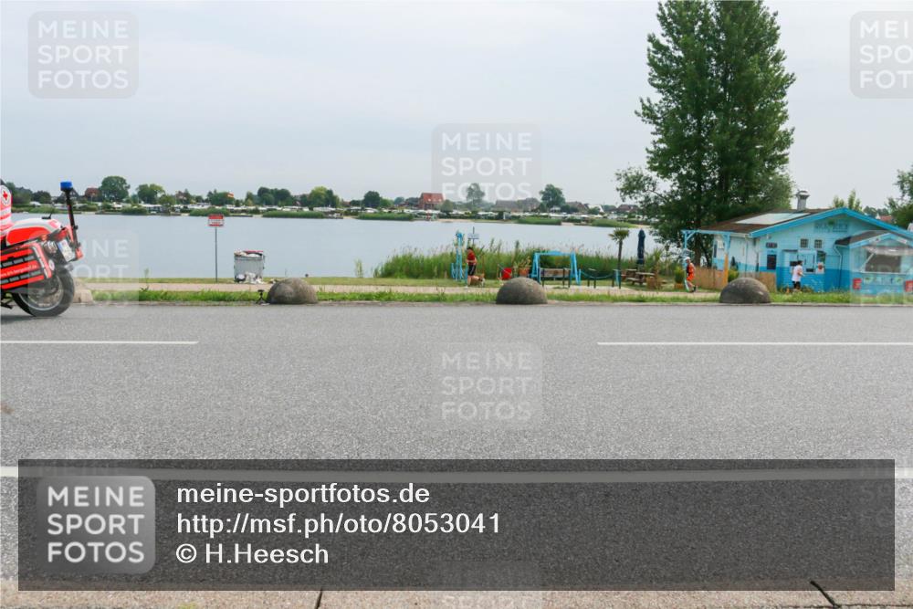 15.06.2025 - 27. Vierlanden-Triathlon H.Heesch http://msf.ph/oto/8053041 15.06.2025 11:03:34 Radfahren 159, 210, 715 meine-sportfotos.de