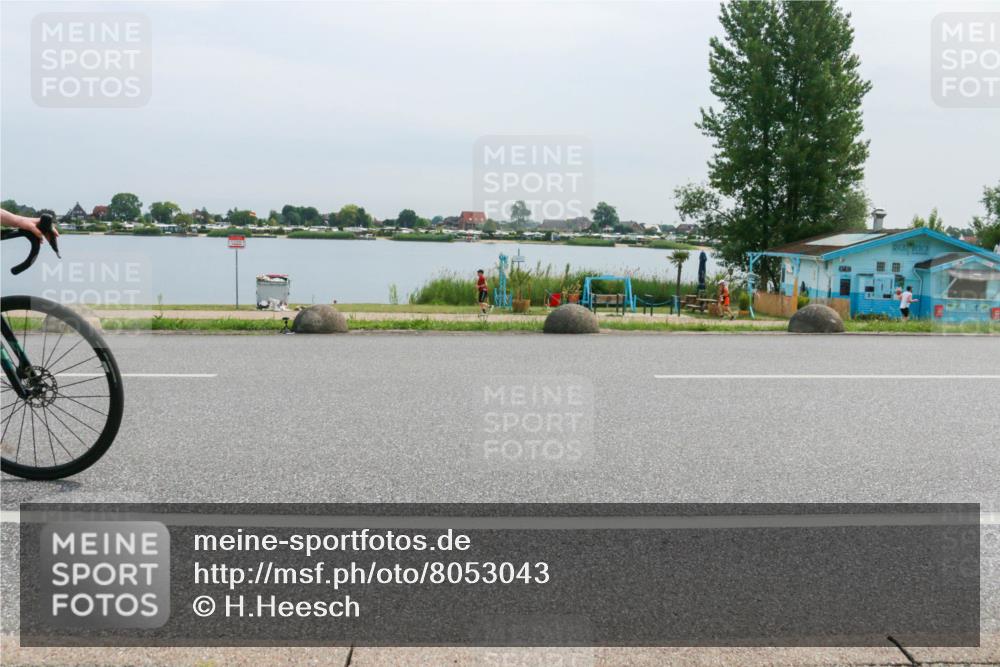 15.06.2025 - 27. Vierlanden-Triathlon H.Heesch http://msf.ph/oto/8053043 15.06.2025 11:03:34 Radfahren 159, 210, 715 meine-sportfotos.de