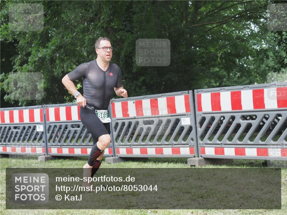 21.06.2025 - 27. Vierlanden-Triathlon KatJ http://msf.ph/oto/8053044 15.06.2025 12:13:22 Ziel 251, 869 meine-sportfotos.de