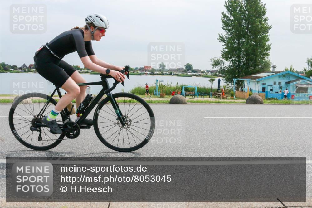 15.06.2025 - 27. Vierlanden-Triathlon H.Heesch http://msf.ph/oto/8053045 15.06.2025 11:03:35 Radfahren 159, 210, 715 meine-sportfotos.de
