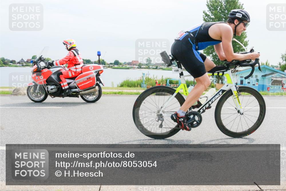 15.06.2025 - 27. Vierlanden-Triathlon H.Heesch http://msf.ph/oto/8053054 15.06.2025 11:03:37 Radfahren 159, 210, 715 meine-sportfotos.de