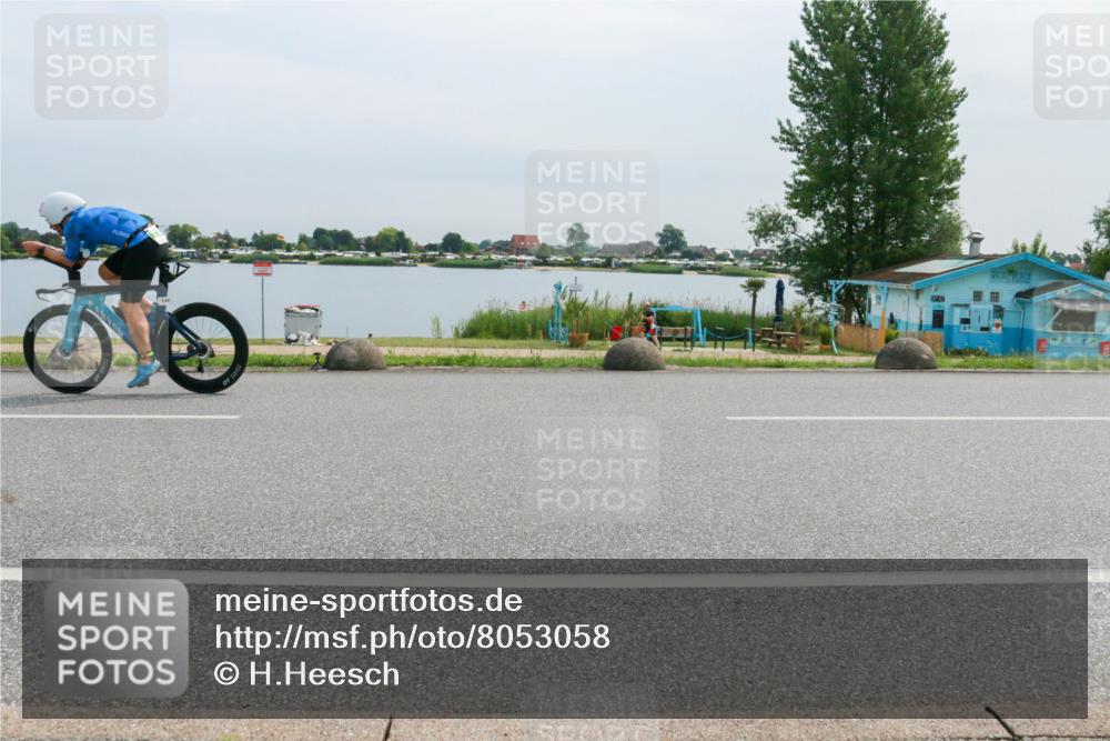 15.06.2025 - 27. Vierlanden-Triathlon H.Heesch http://msf.ph/oto/8053058 15.06.2025 11:03:42 Radfahren 715, 730 meine-sportfotos.de