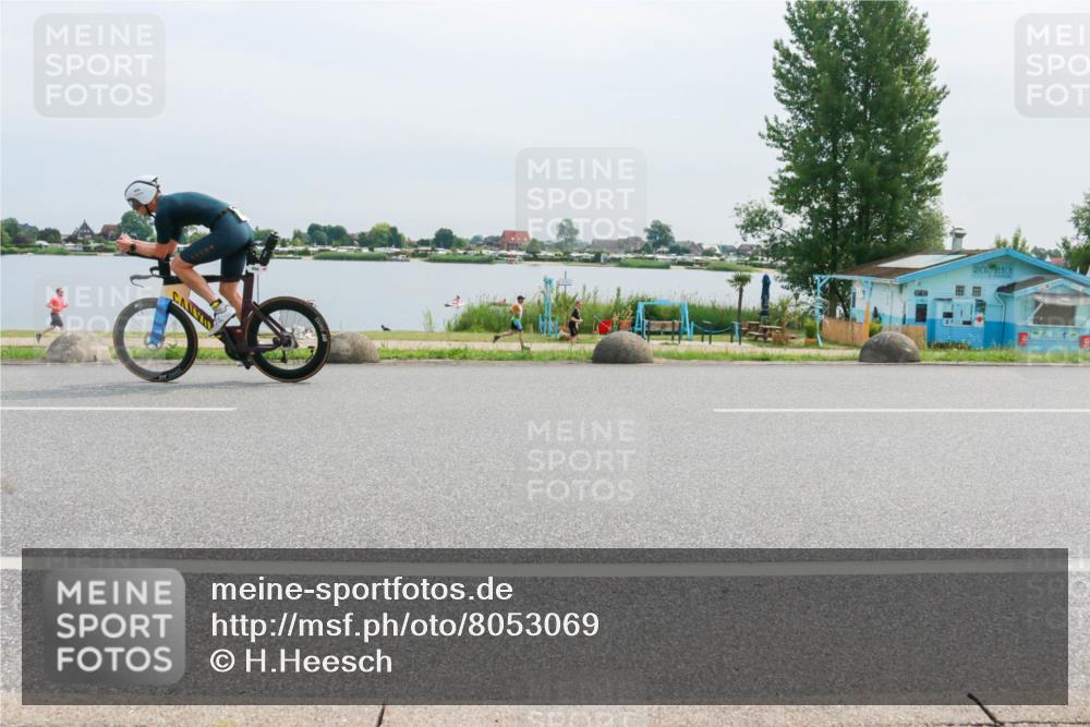 15.06.2025 - 27. Vierlanden-Triathlon H.Heesch http://msf.ph/oto/8053069 15.06.2025 11:03:54 Radfahren 35, 51, 536, 656 meine-sportfotos.de