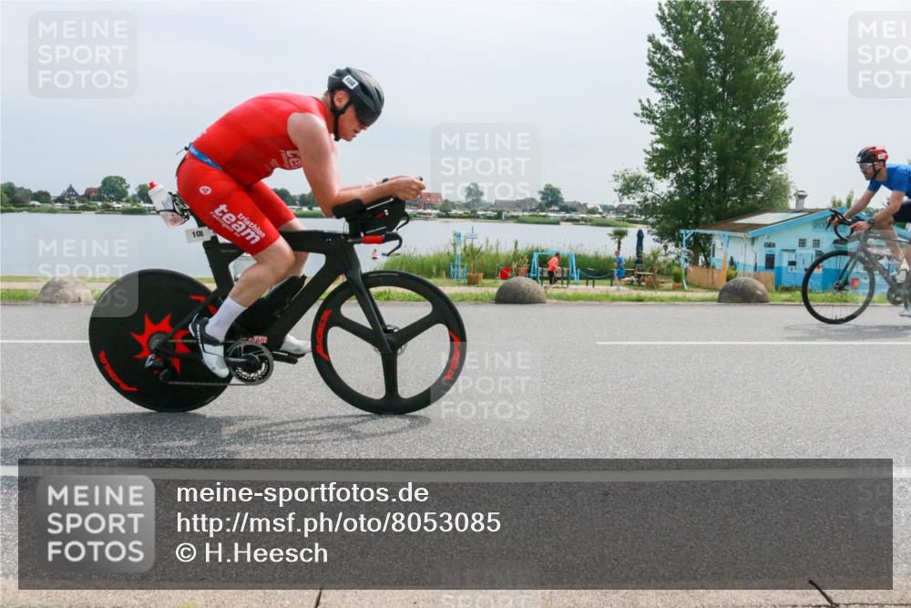 15.06.2025 - 27. Vierlanden-Triathlon H.Heesch http://msf.ph/oto/8053085 15.06.2025 11:04:01 Radfahren 75, 108, 165, 575, 656, 740 meine-sportfotos.de